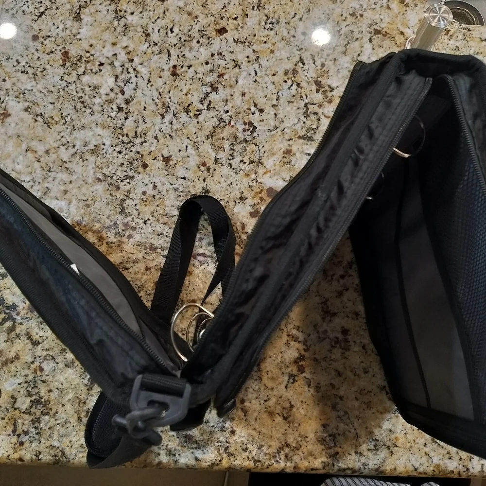 Case-it Z-Binder, 2in1, 1.5-Inch D-Ring Zipper, Grey, Black. Like New!